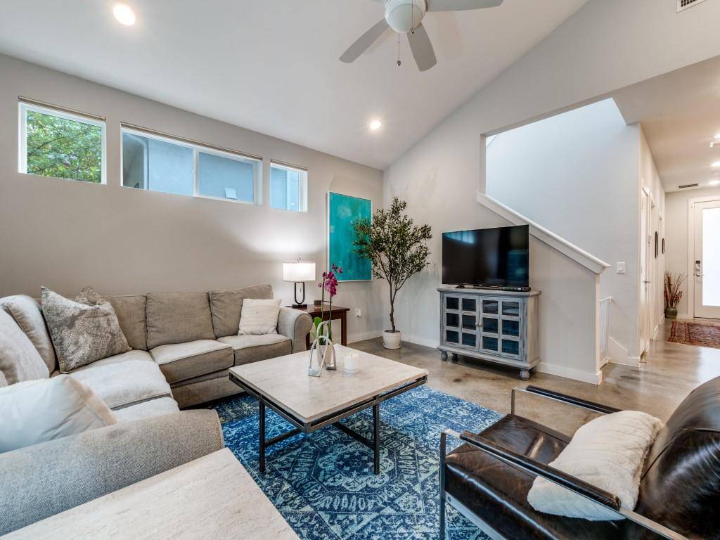 Dallas, TX 75218,1052 Gallivant Lane