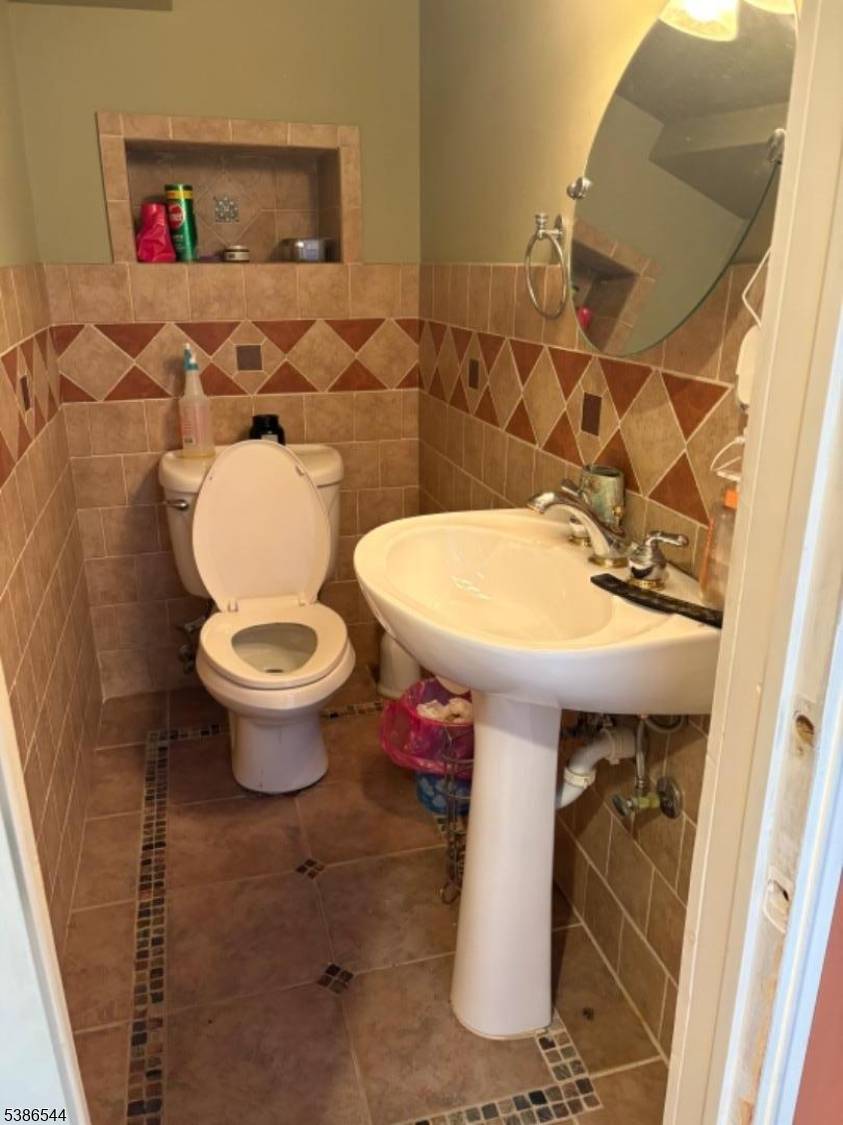 Rahway City, NJ 07065,910 Apgar Ter