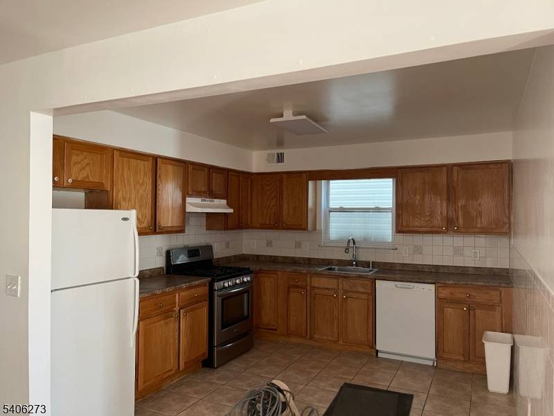 Newark City, NJ 07103,538 S 11Th St