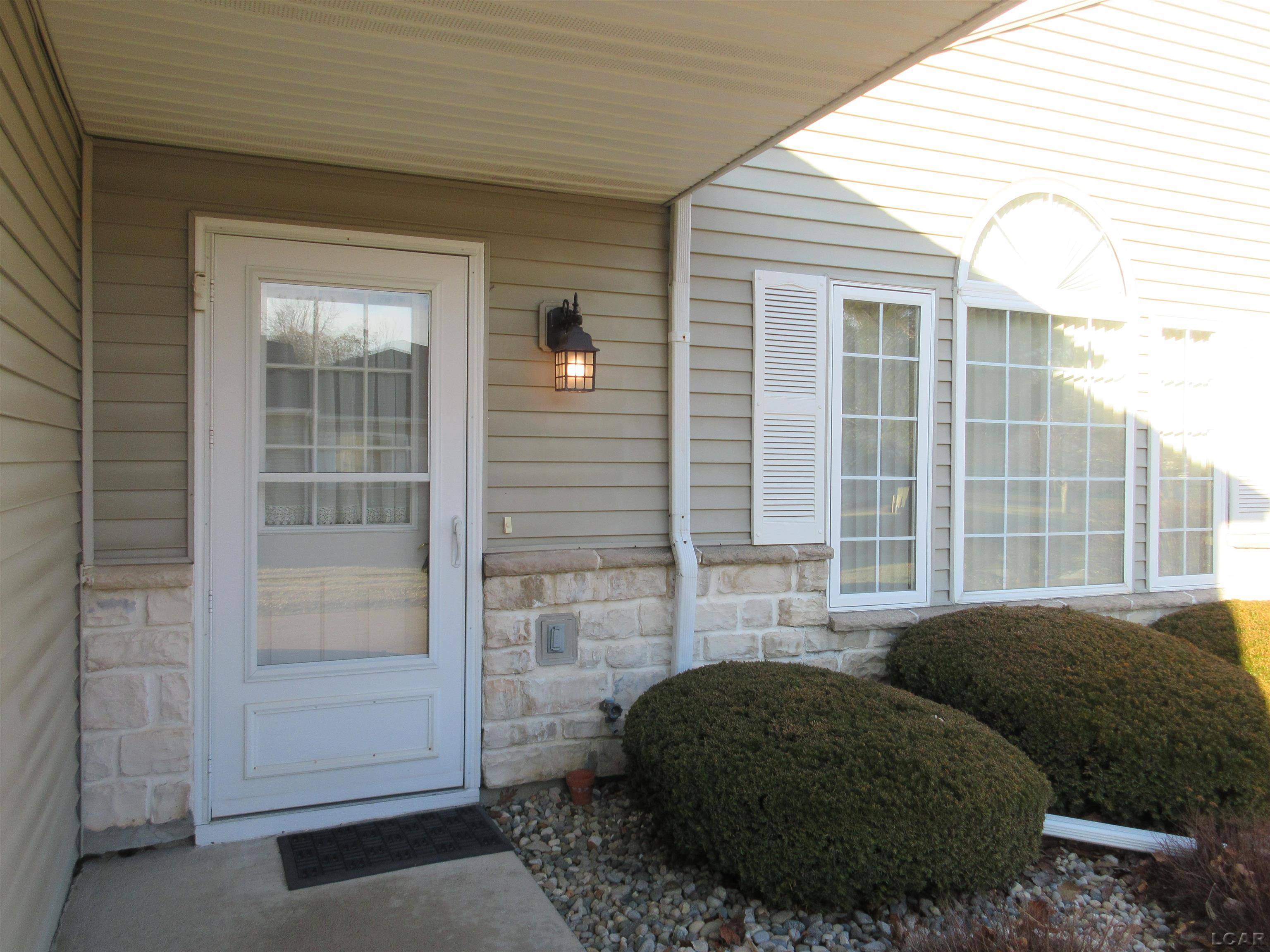 Adrian, MI 49221,2303 LAKEWOOD DR