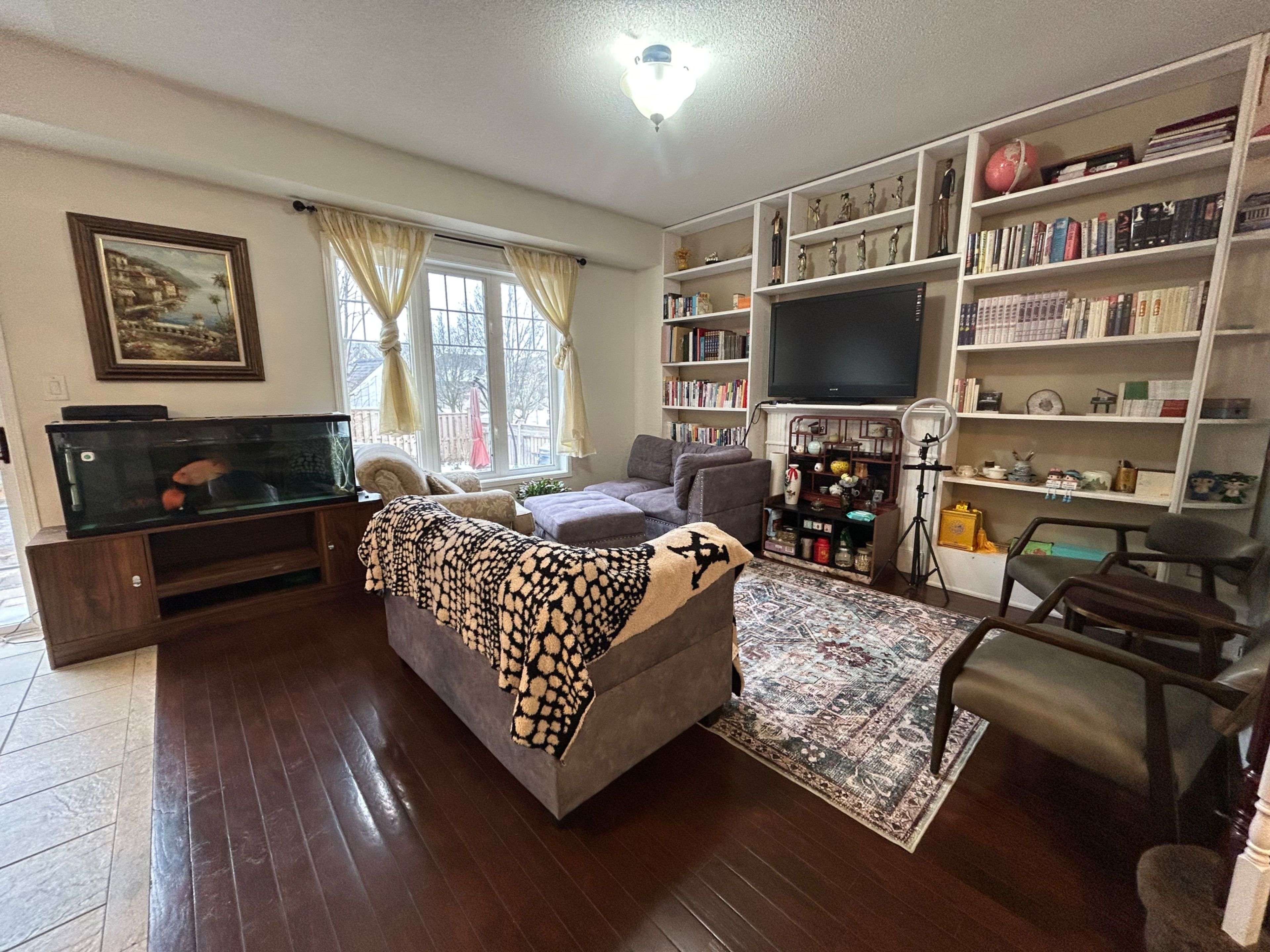 Whitby, ON L1R 3E3,23 Robert Attersley DR E