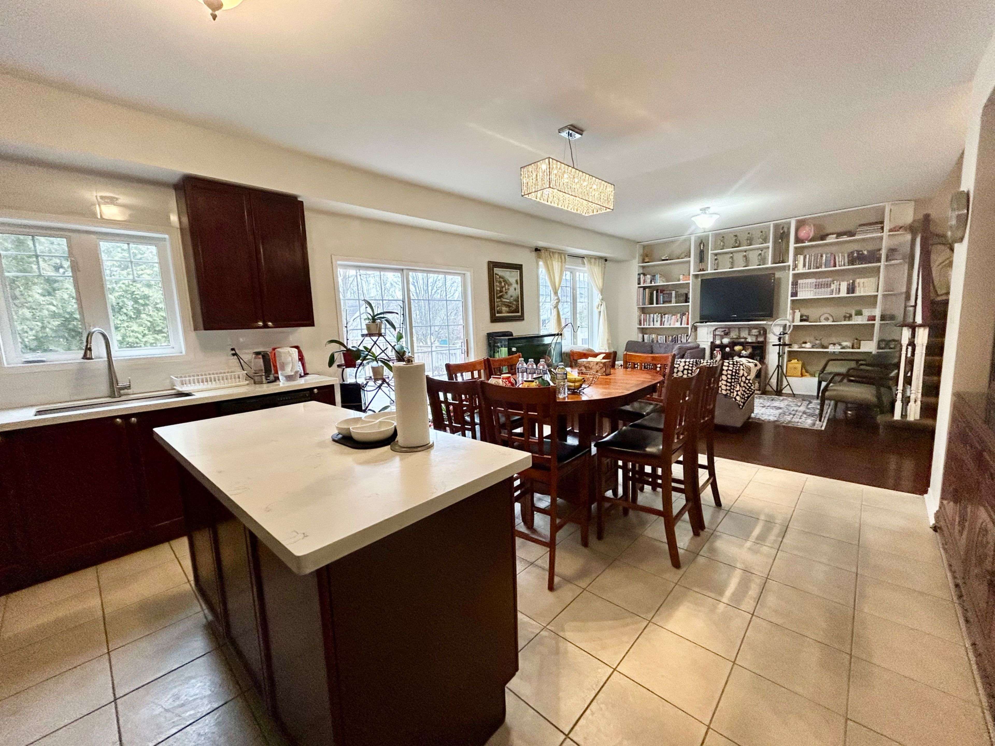 Whitby, ON L1R 3E3,23 Robert Attersley DR E