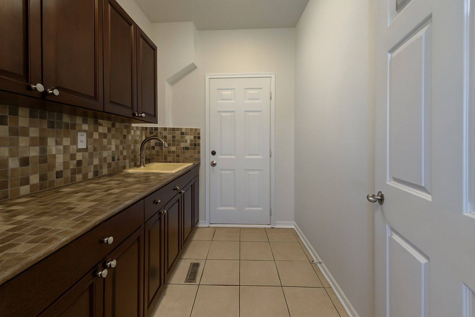 Whitby, ON L1R 3E3,23 Robert Attersley DR E