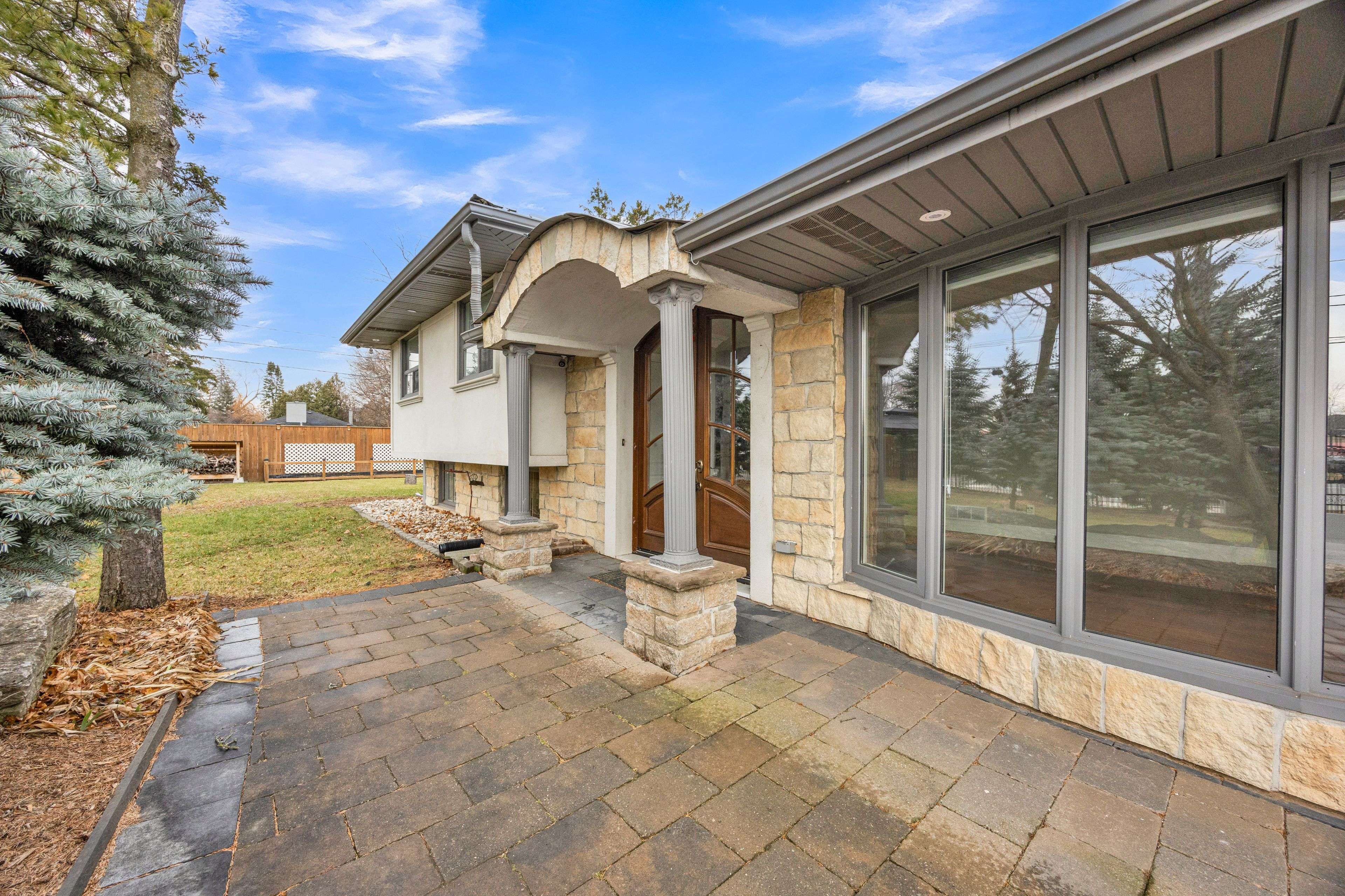 Oakville, ON L6L 4A4,308 Third Line