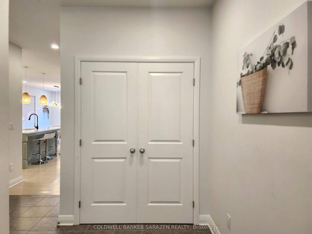 Barrhaven, ON K2J 6S2,22 Stanhope CT