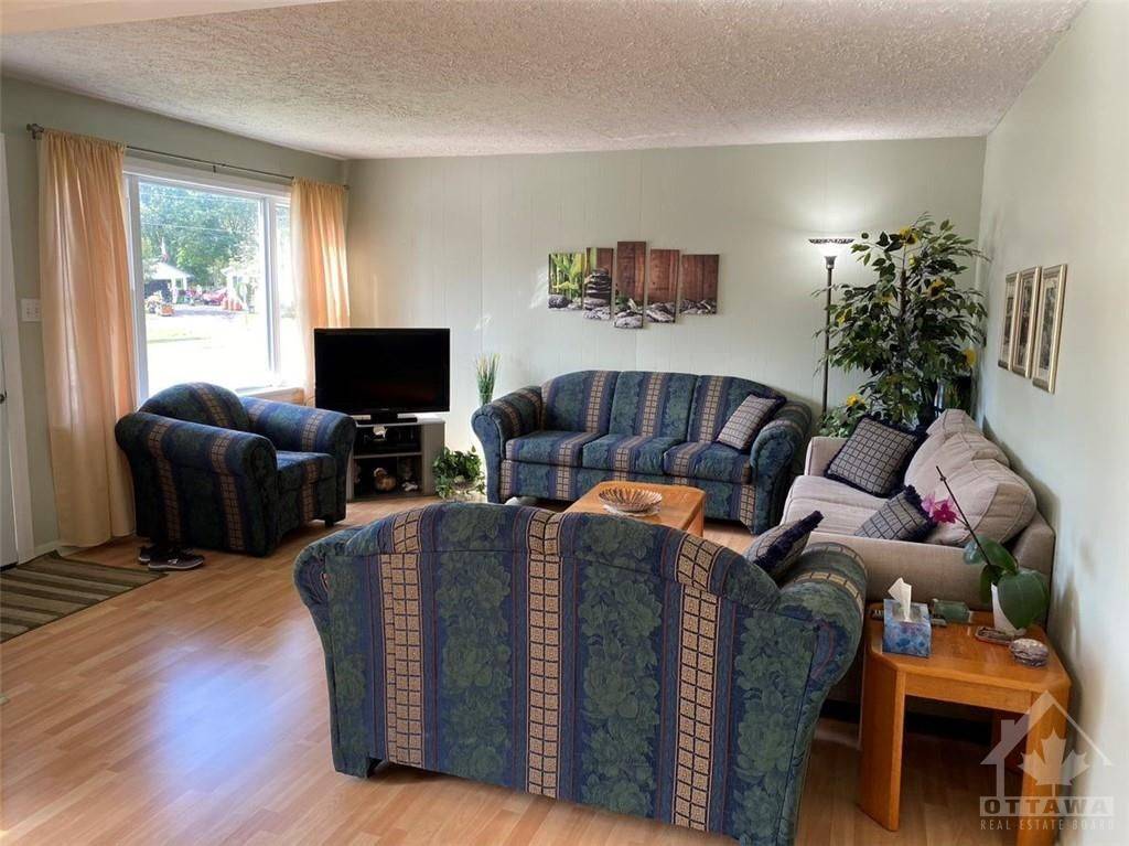 Greely - Metcalfe - Osgoode - Vernon And Area, ON K0A 3J0,8715 Bank ST