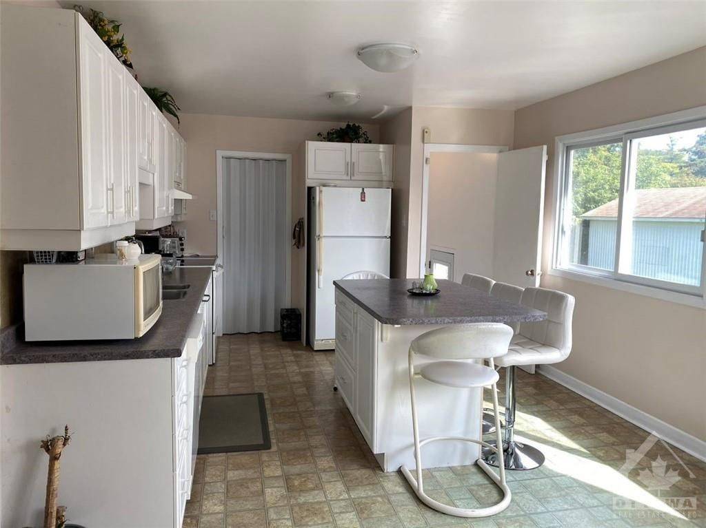 Greely - Metcalfe - Osgoode - Vernon And Area, ON K0A 3J0,8715 Bank ST