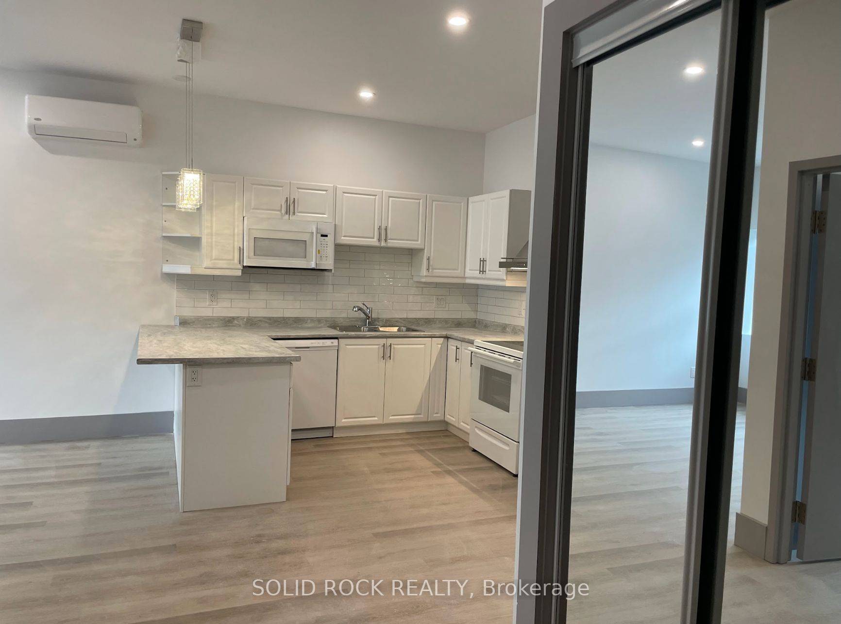 Brockville, ON K6V 1B1,48 King ST E #203