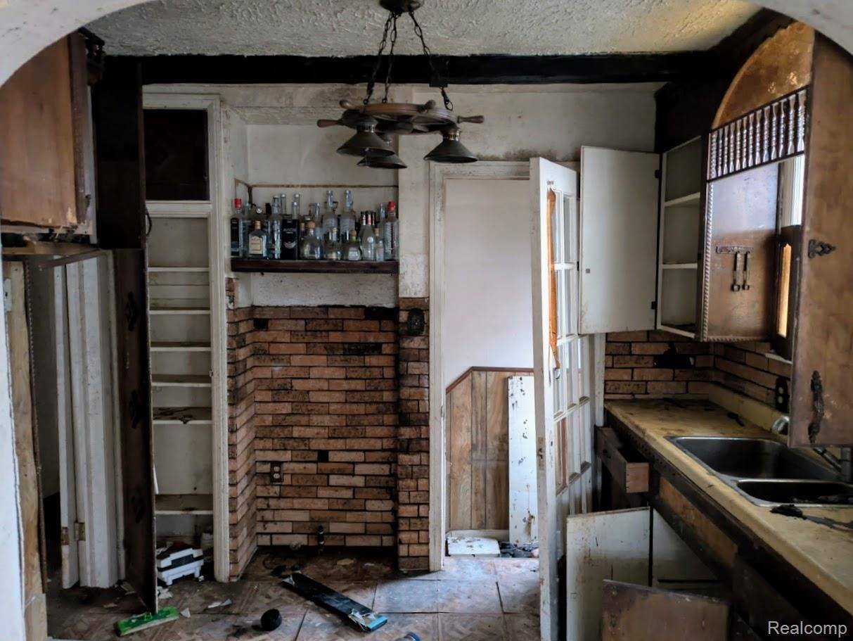 Detroit, MI 48219,18418 Heyden ST