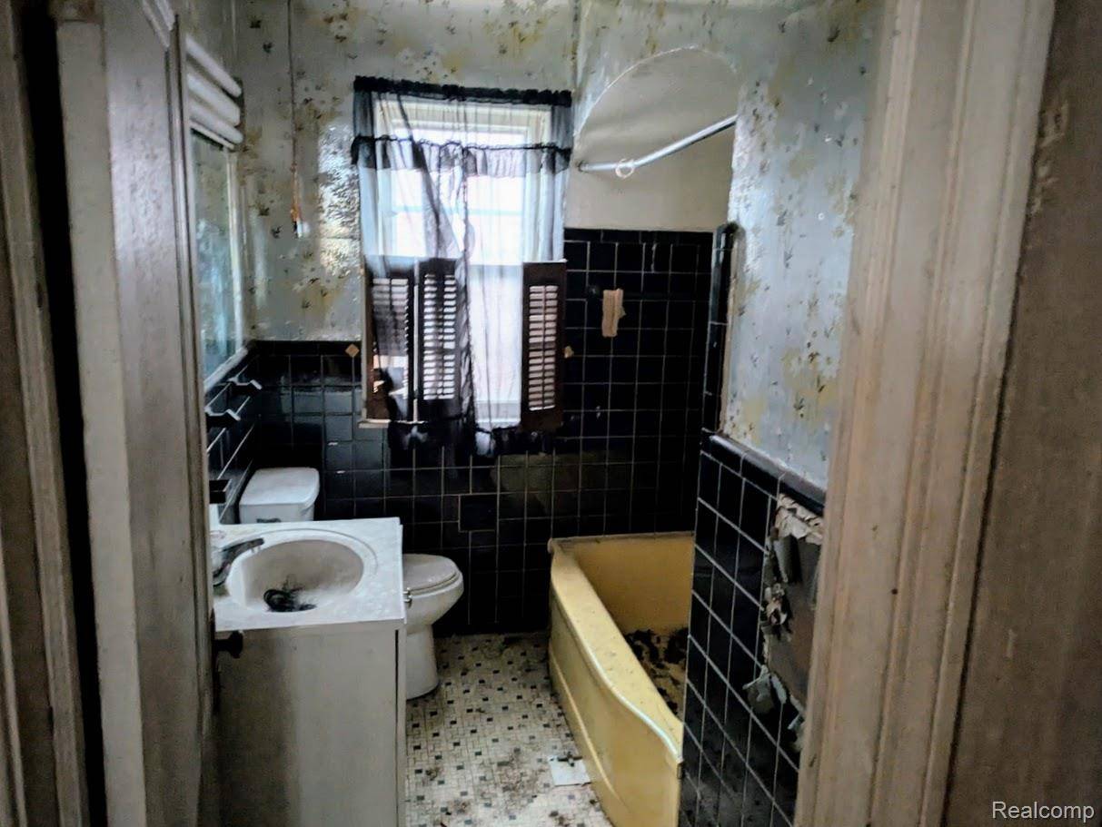 Detroit, MI 48219,18418 Heyden ST