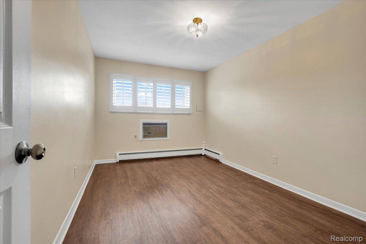 Eastpointe, MI 48021,22444 Kelly RD #11