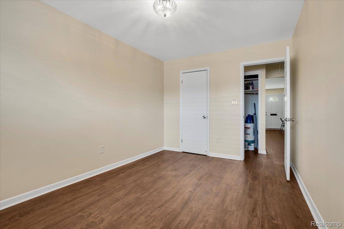 Eastpointe, MI 48021,22444 Kelly RD #11