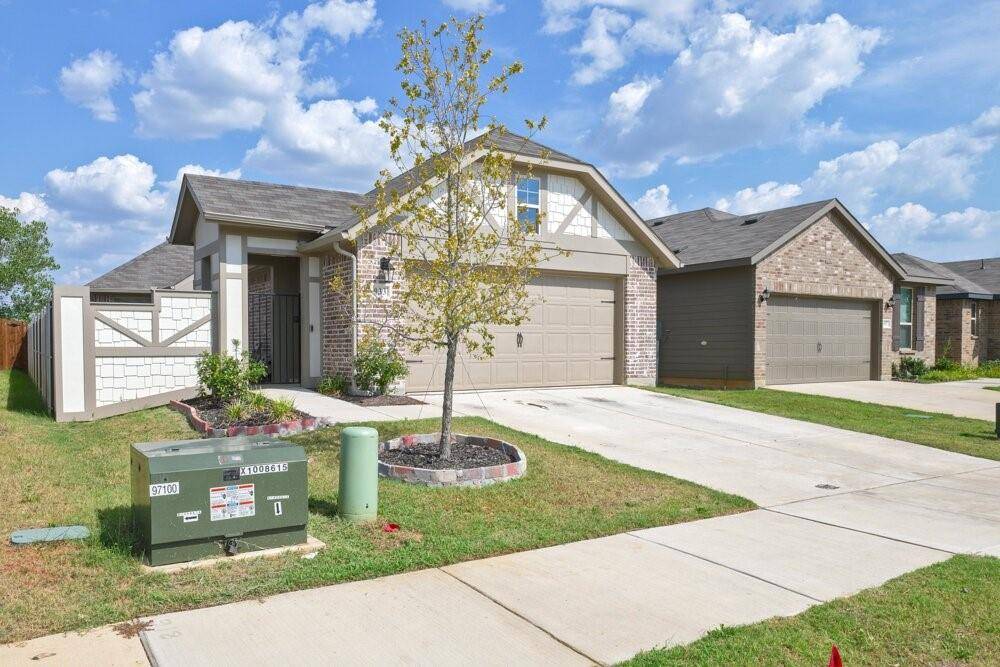 Aubrey, TX 76227,933 King Street