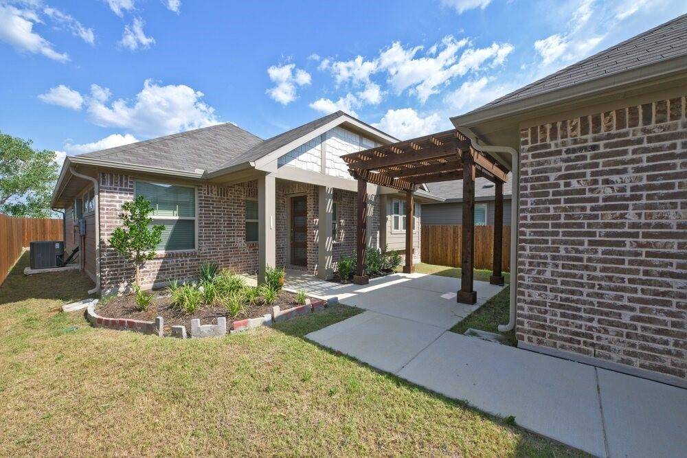 Aubrey, TX 76227,933 King Street