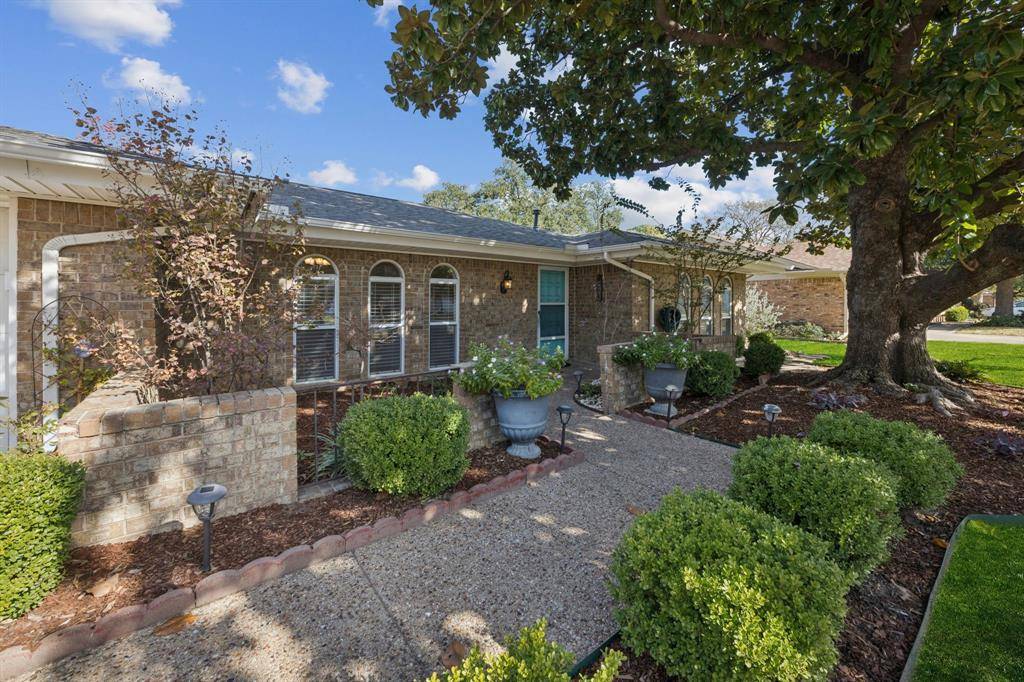 Hurst, TX 76053,816 Donna Drive