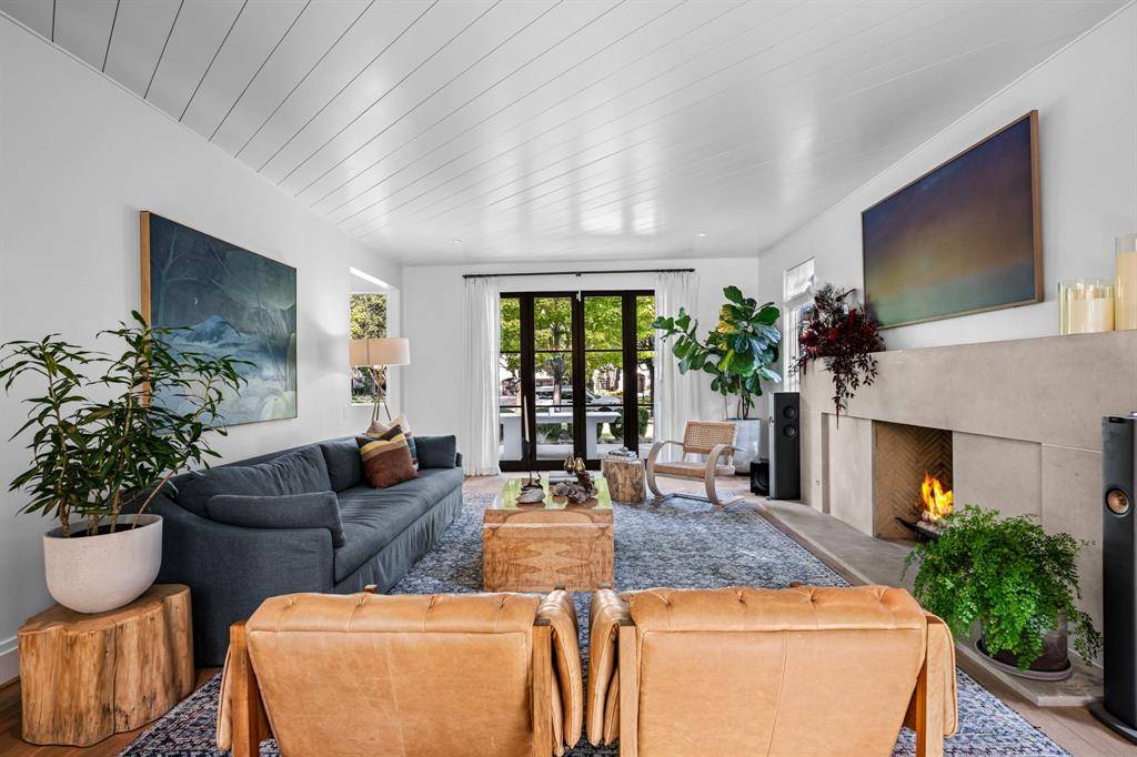 Dallas, TX 75214,6630 Lakewood Boulevard