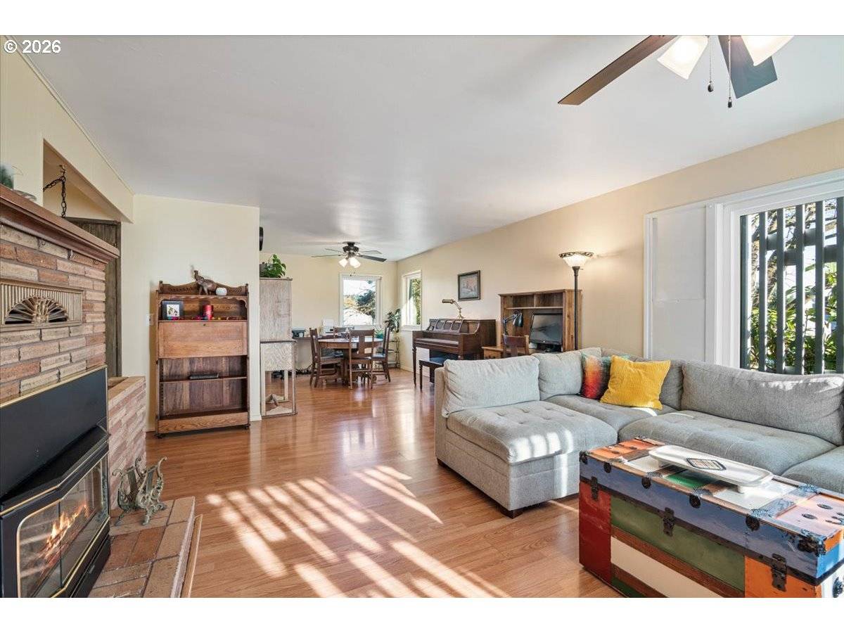 Sweet Home, OR 97386,760 SE BIRCH ST