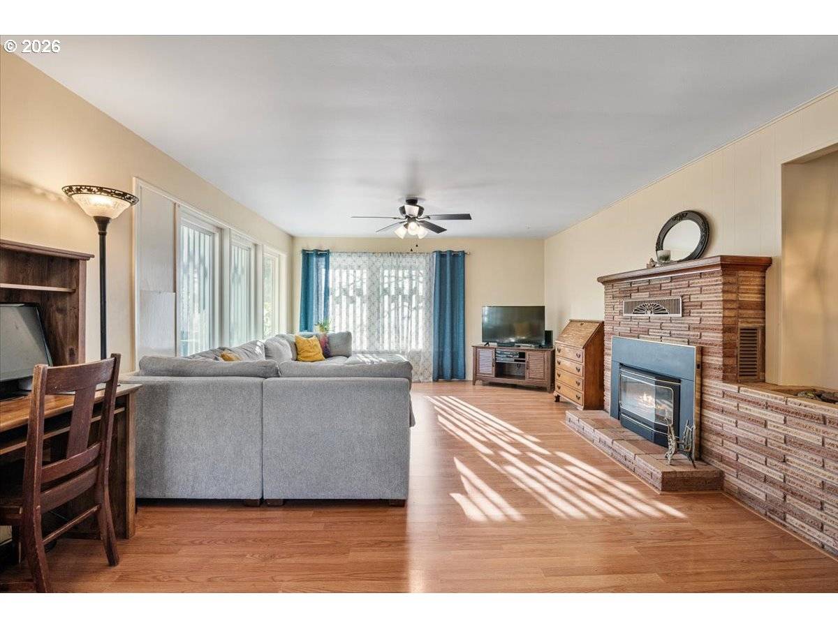 Sweet Home, OR 97386,760 SE BIRCH ST