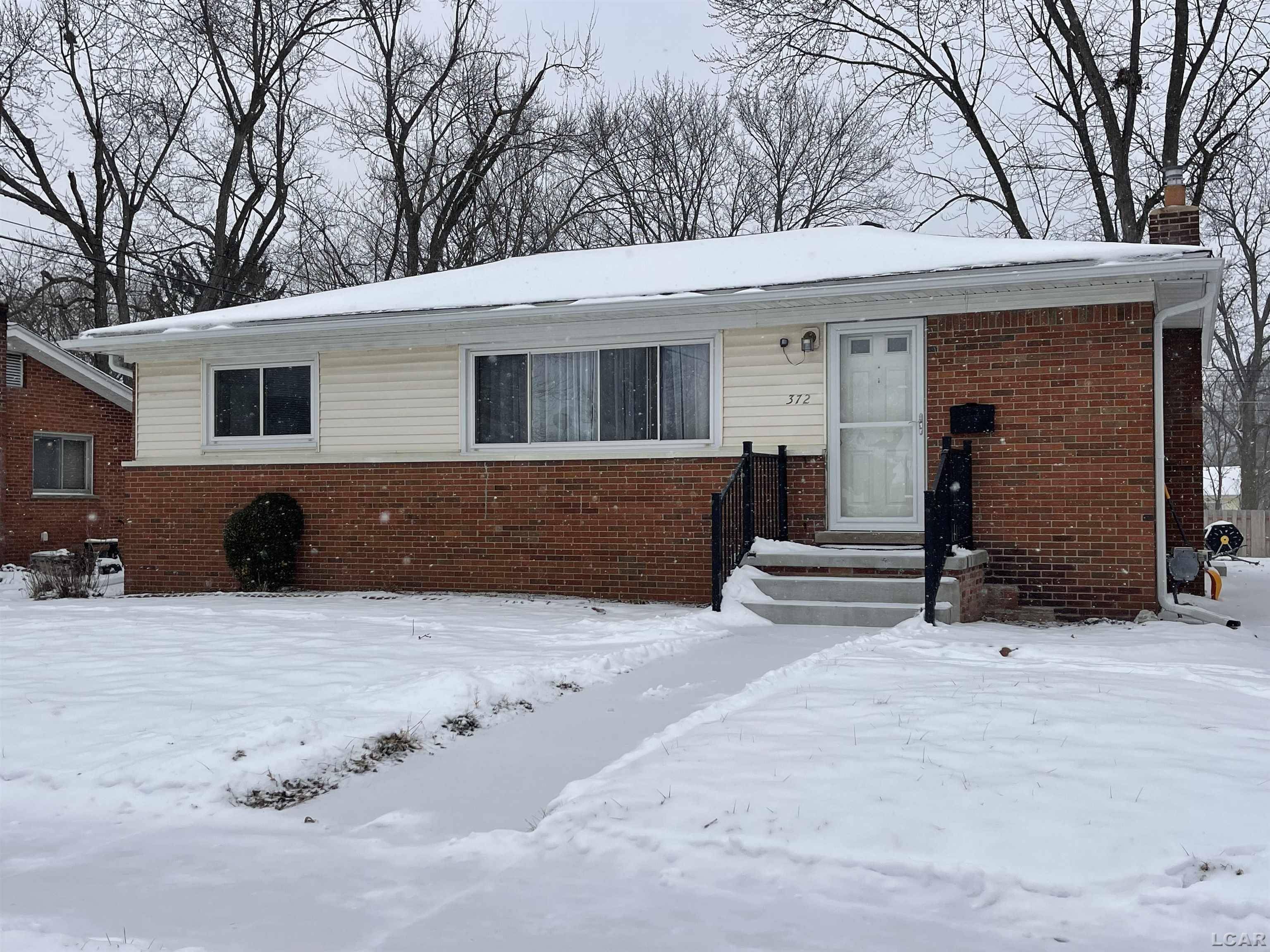 Saline, MI 48176,372 Highland DR