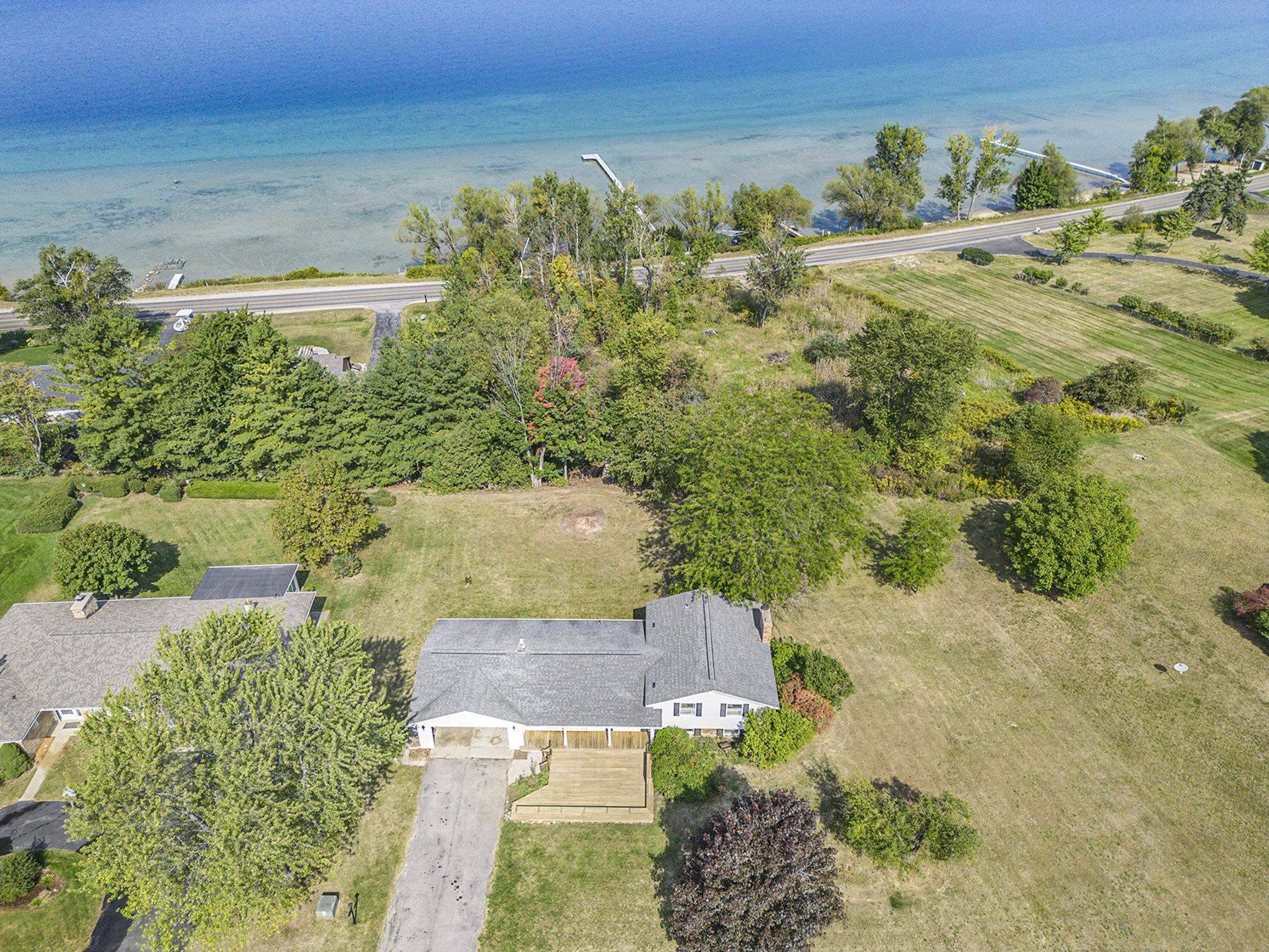 Traverse City, MI 49686,12016 Peninsula DR