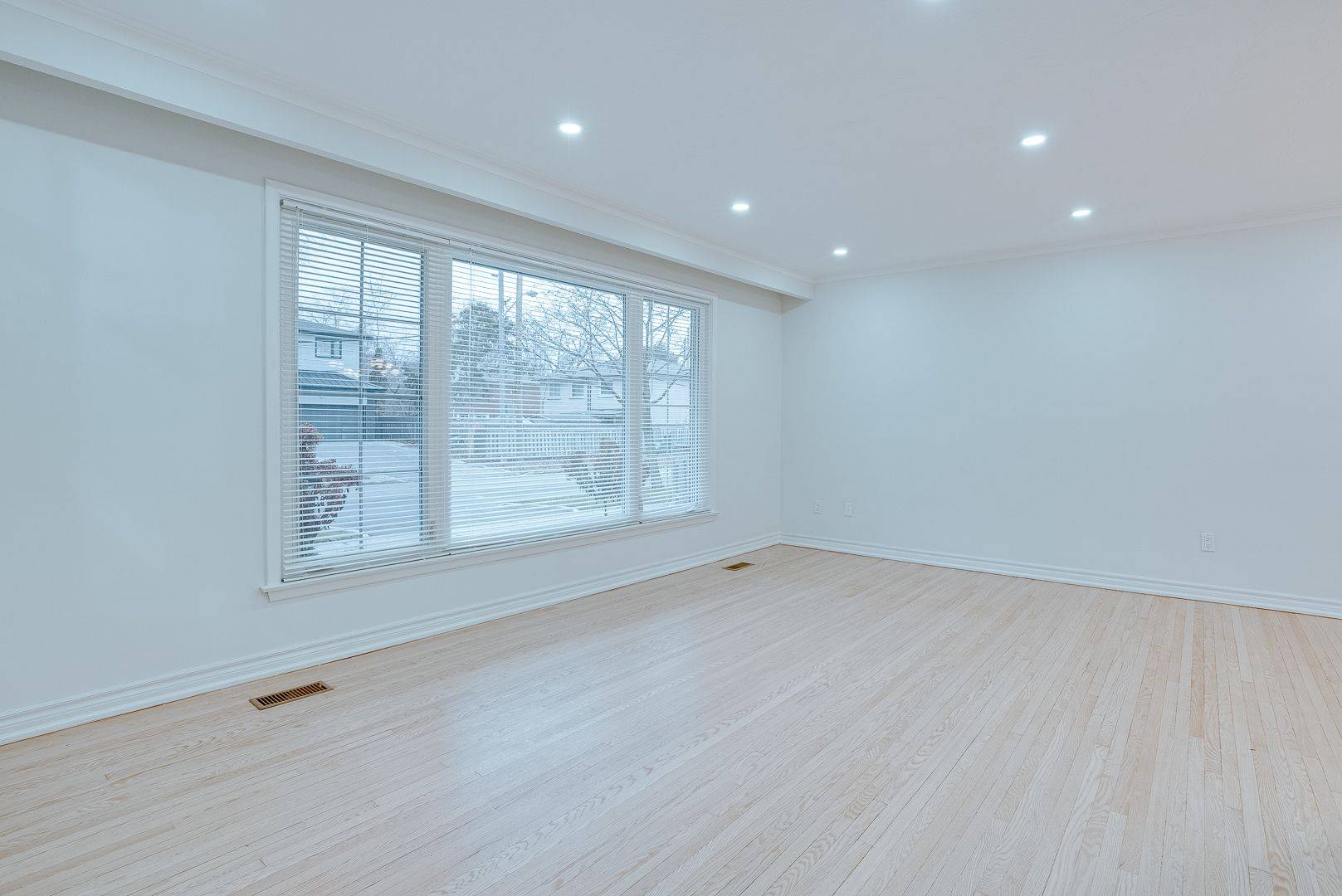 Toronto C13, ON M3A 3L5,25 Karen RD #Upper