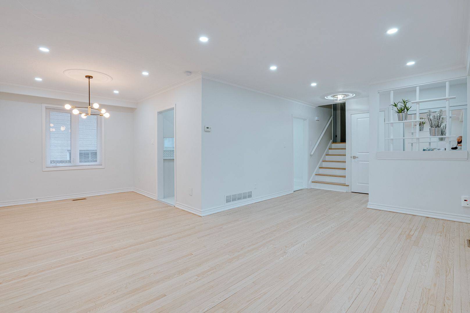 Toronto C13, ON M3A 3L5,25 Karen RD #Upper