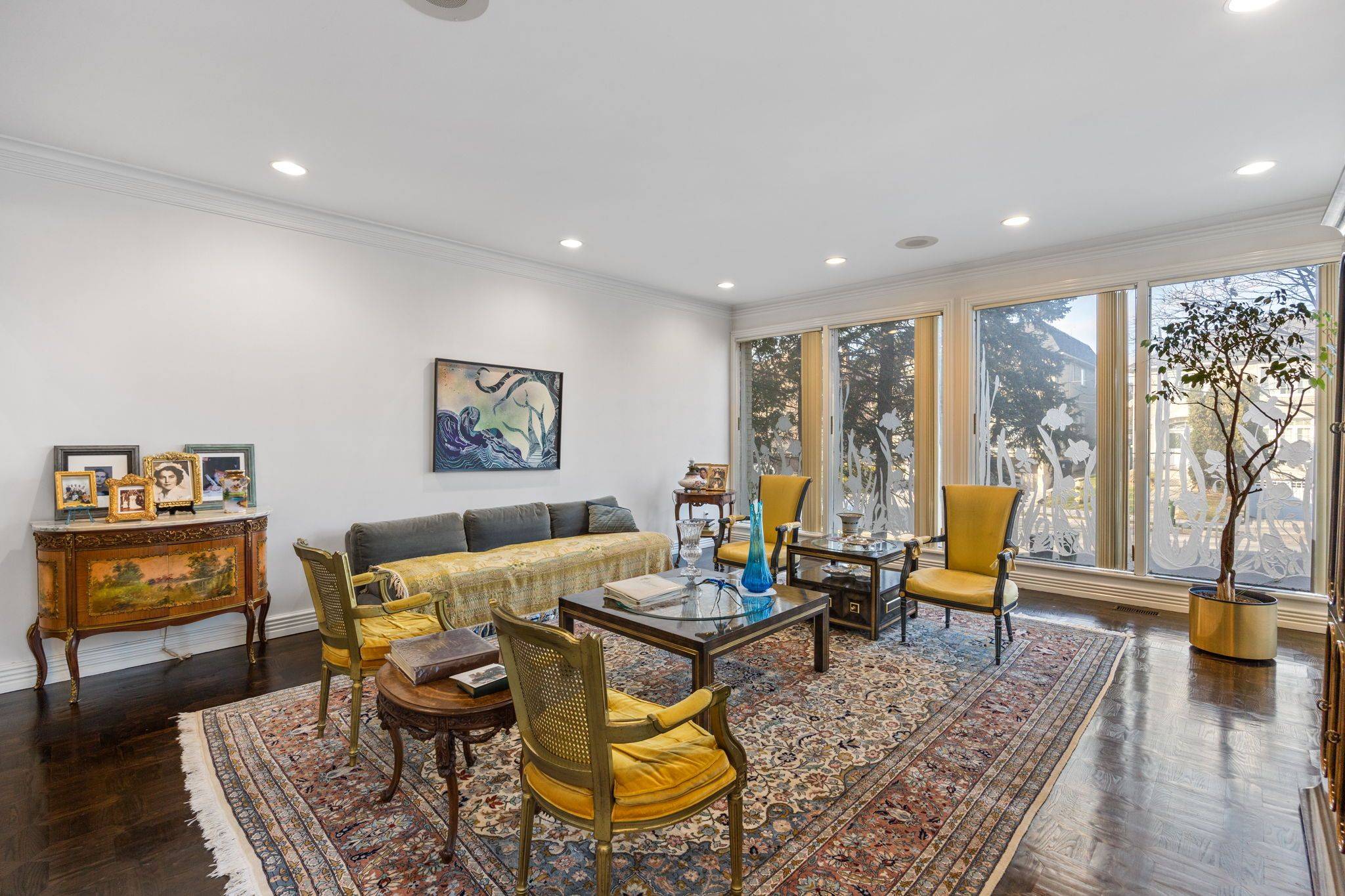 Toronto C04, ON M6B 1X5,83 Hillmount AVE