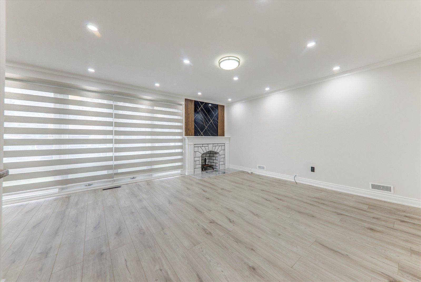 Toronto C13, ON M3B 2N1,2 Tangmere RD