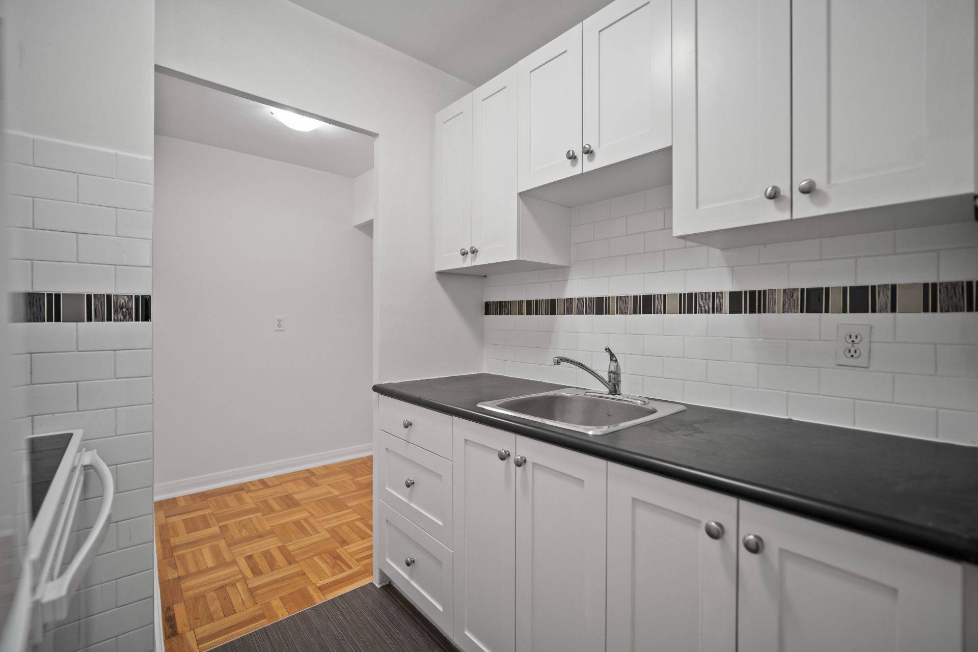 Toronto C10, ON M4S 1C2,165 Balliol ST #206