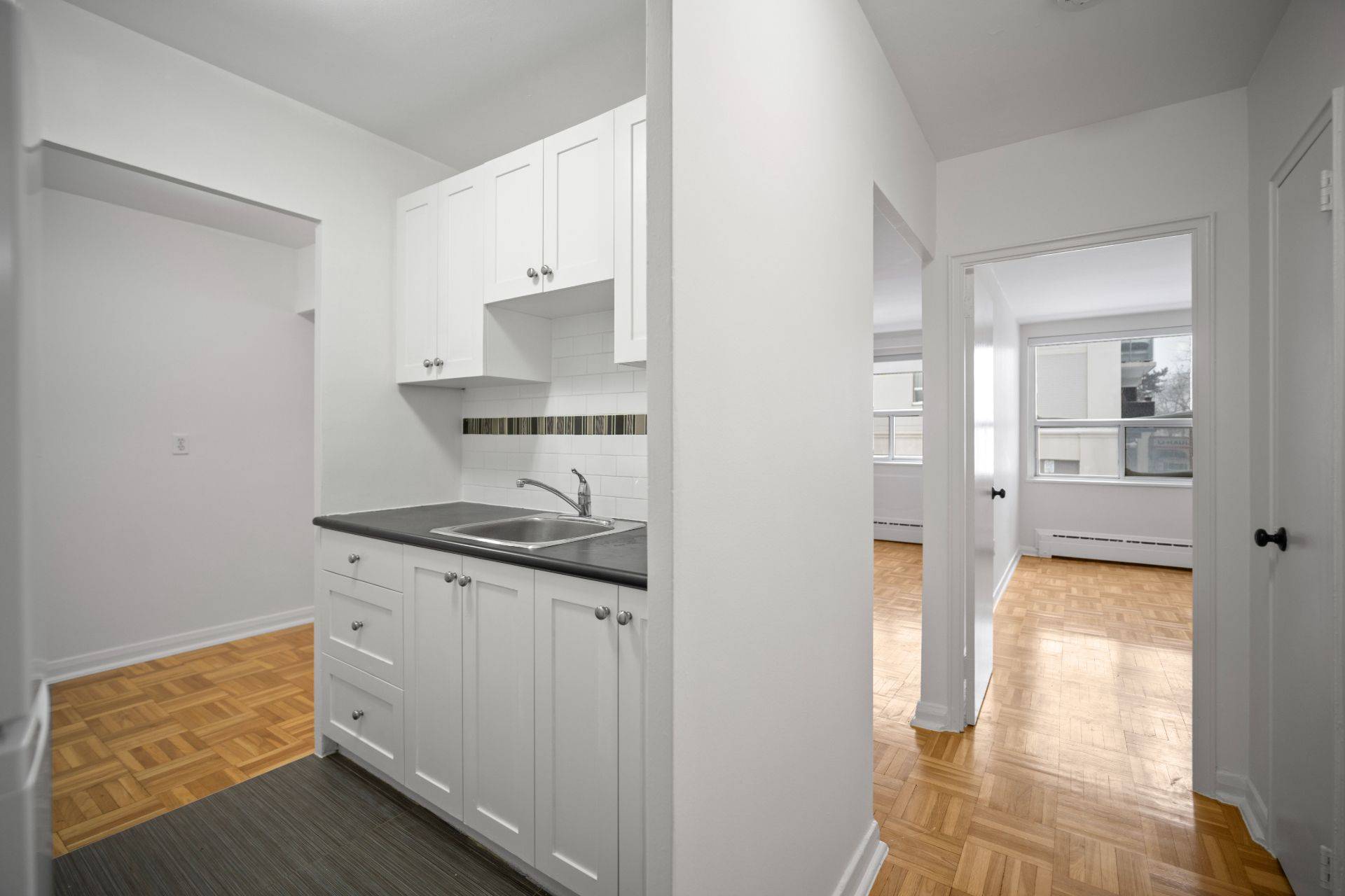 Toronto C10, ON M4S 1C2,165 Balliol ST #206