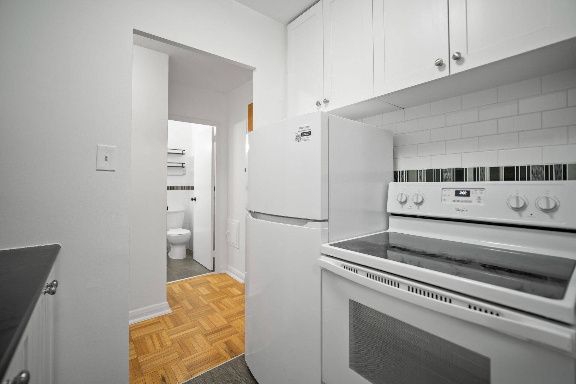 Toronto C10, ON M4S 1C2,165 Balliol ST #206