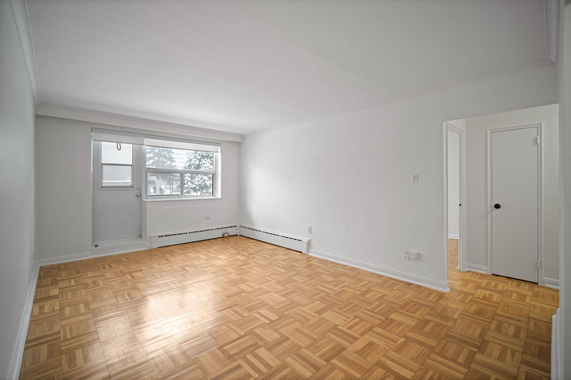 Toronto C10, ON M4S 1C2,165 Balliol ST #206