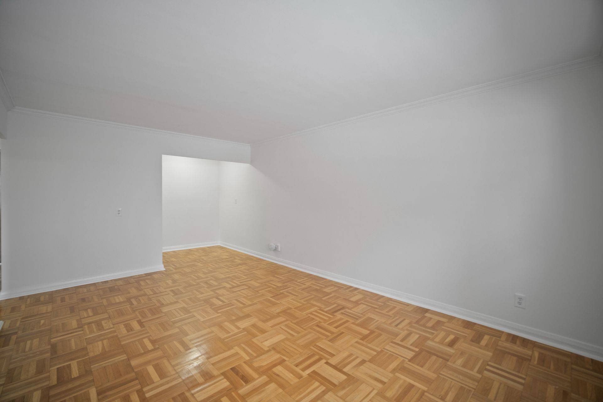 Toronto C10, ON M4S 1C2,165 Balliol ST #206