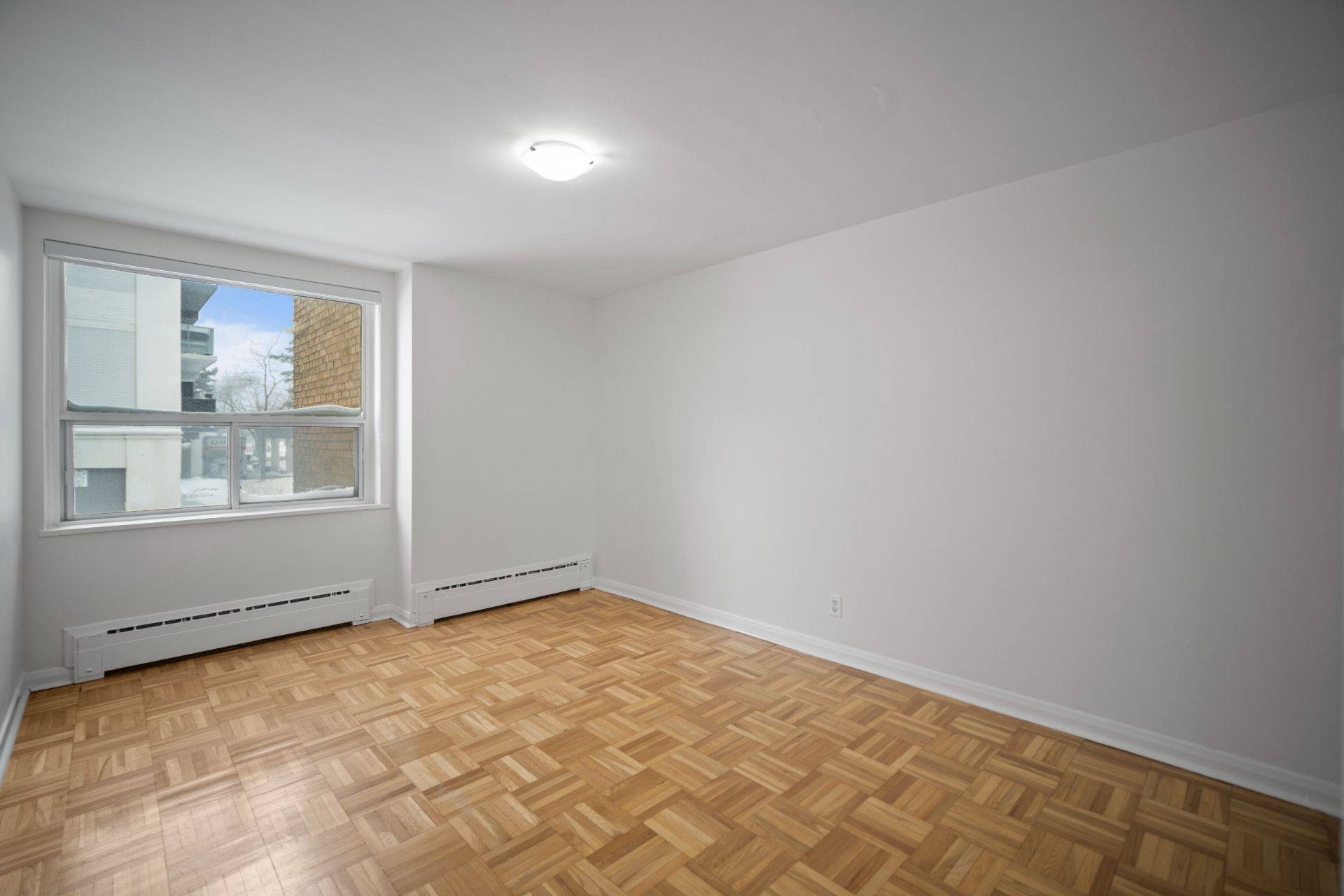 Toronto C10, ON M4S 1C2,165 Balliol ST #206