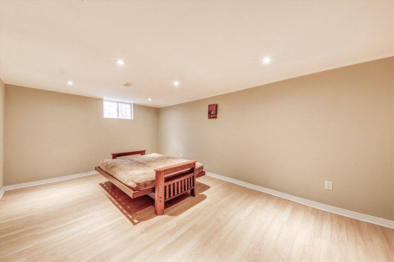 Toronto E08, ON M1M 1Y9,191 Phyllis AVE