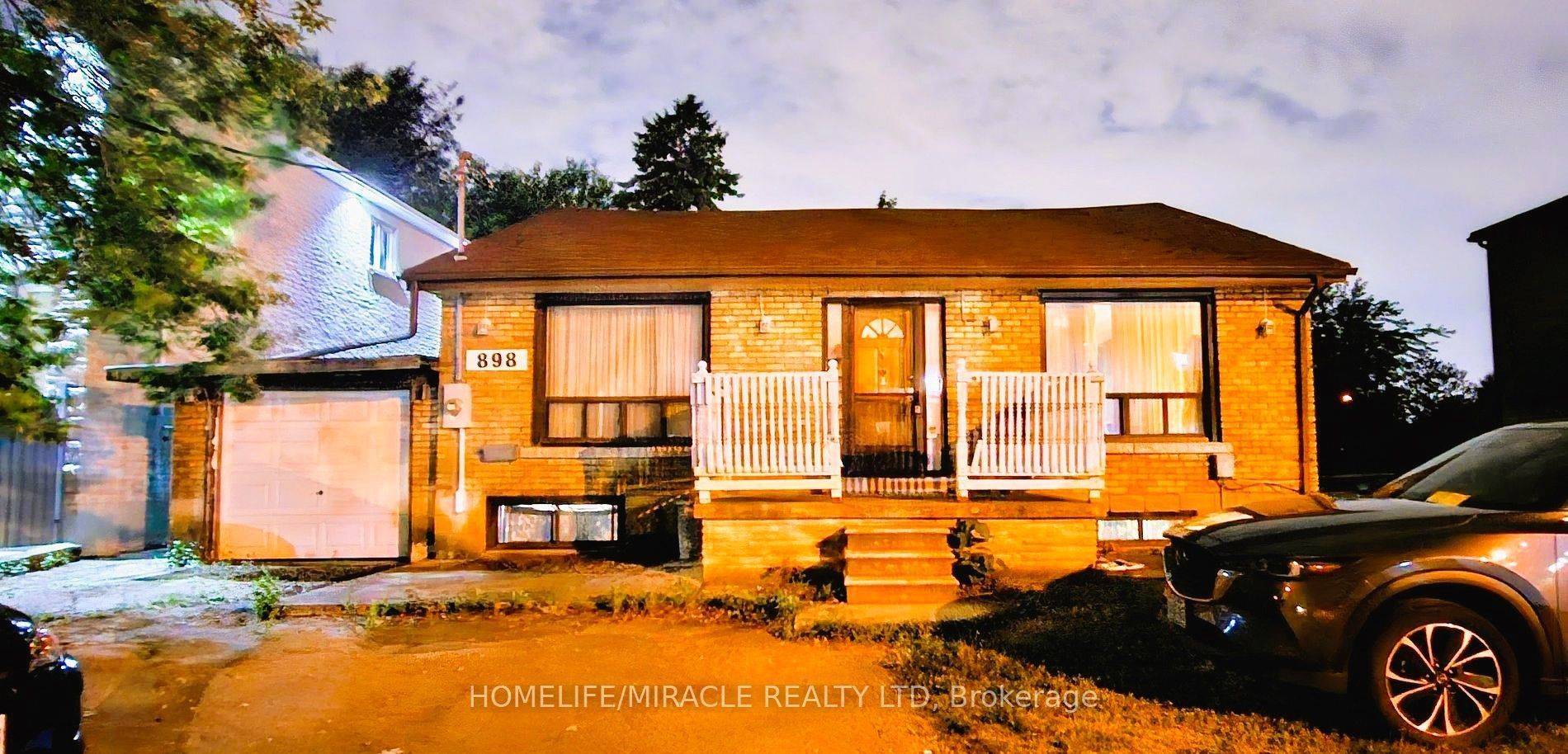 Toronto E04, ON M1K 2E8,898 Kennedy RD #BSMT ROOM -2