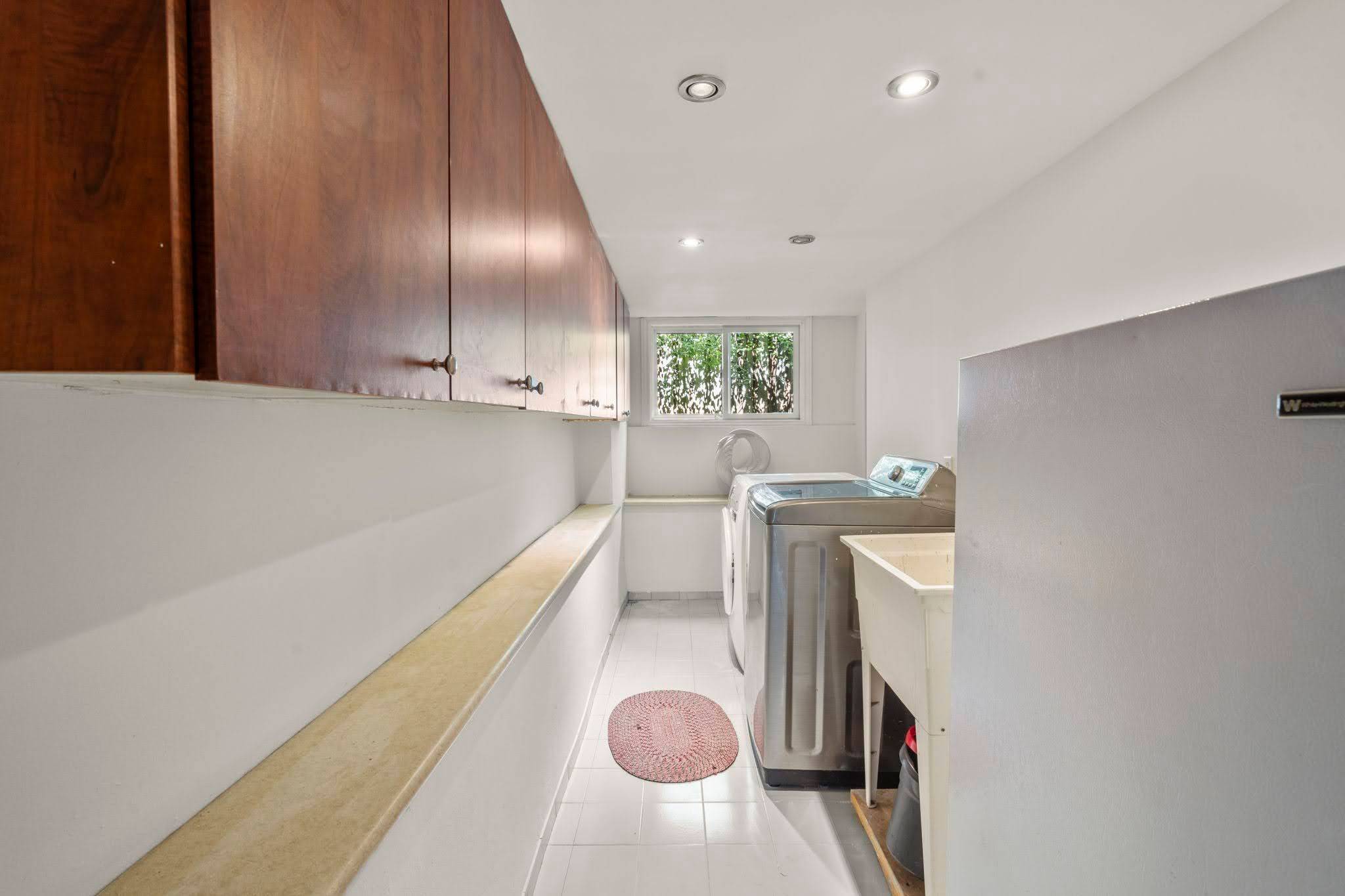 Whitby, ON L1N 3R2,144 Thickson RD N #Bsmt