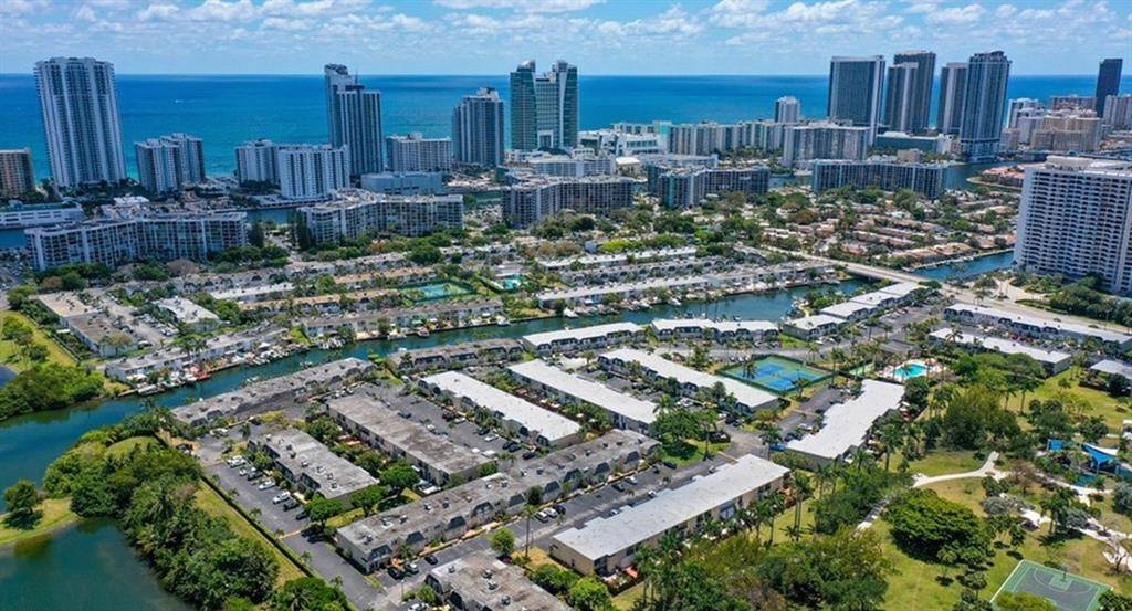 Hallandale Beach, FL 33009,2212 NE 7th St