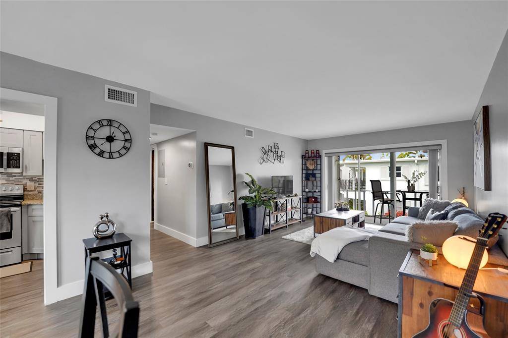 Lighthouse Point, FL 33064,2161 NE 42nd Ct #215