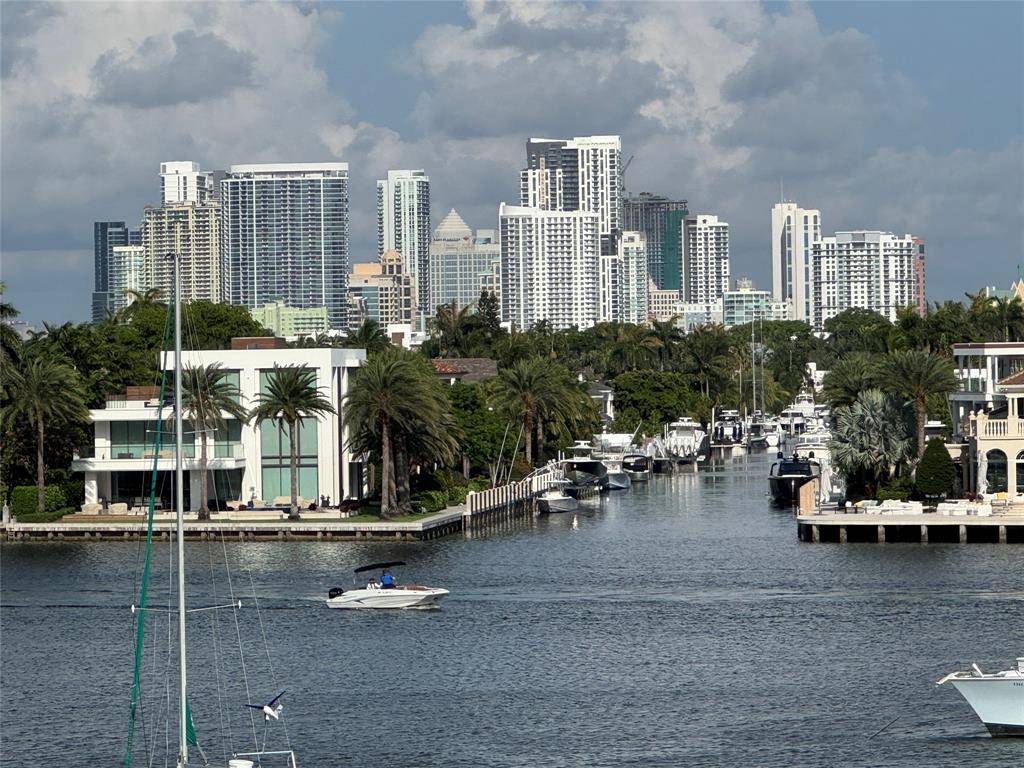 Fort Lauderdale, FL 33304,95 N Birch Rd #302