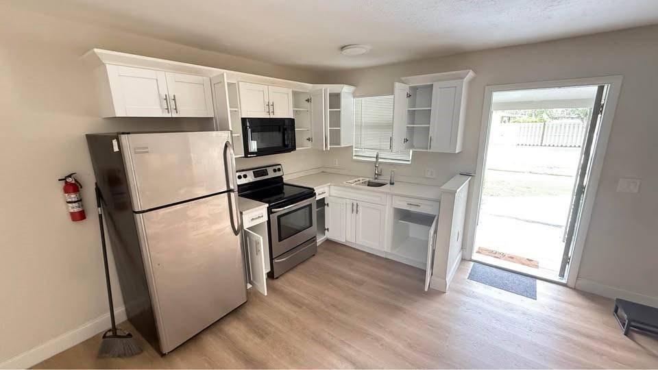 Hallandale Beach, FL 33009,800 Moffett St #3