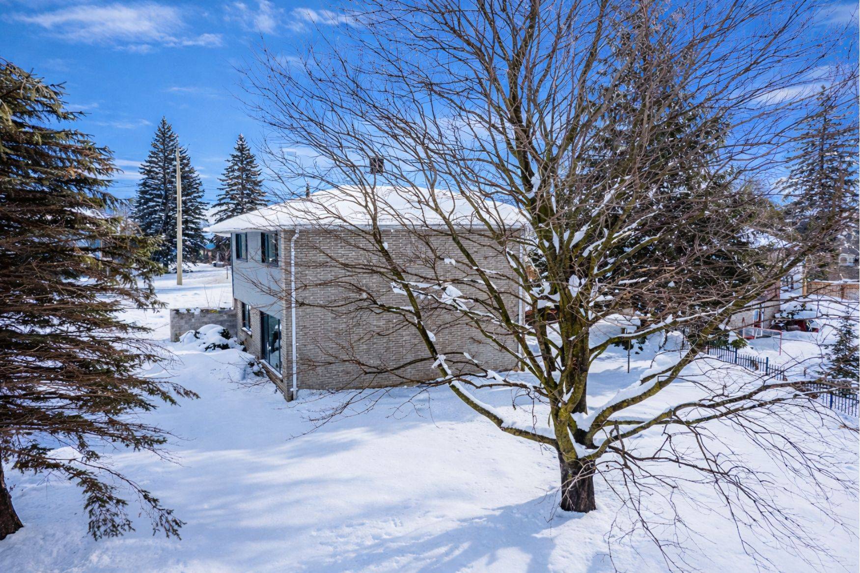 Barrie, ON L4M 3T5,54 Eugenia ST