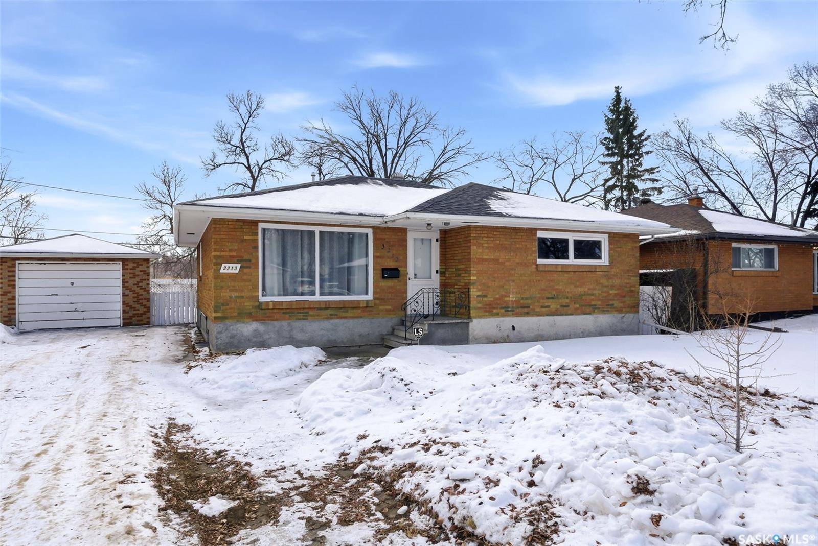 Regina, SK S4R 3V8,3213 Patricia AVENUE