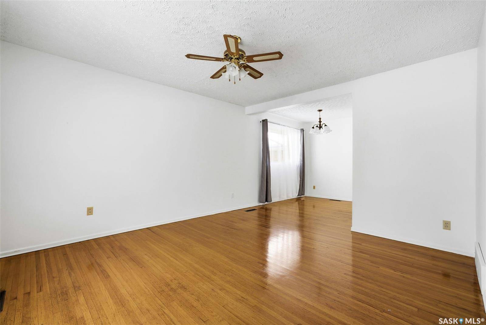 Regina, SK S4R 3V8,3213 Patricia AVENUE