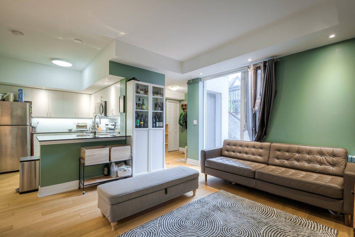 Toronto W02, ON M6P 3P5,47 Macaulay AVE #401