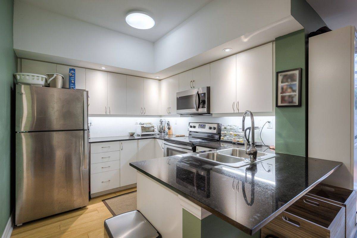 Toronto W02, ON M6P 3P5,47 Macaulay AVE #401