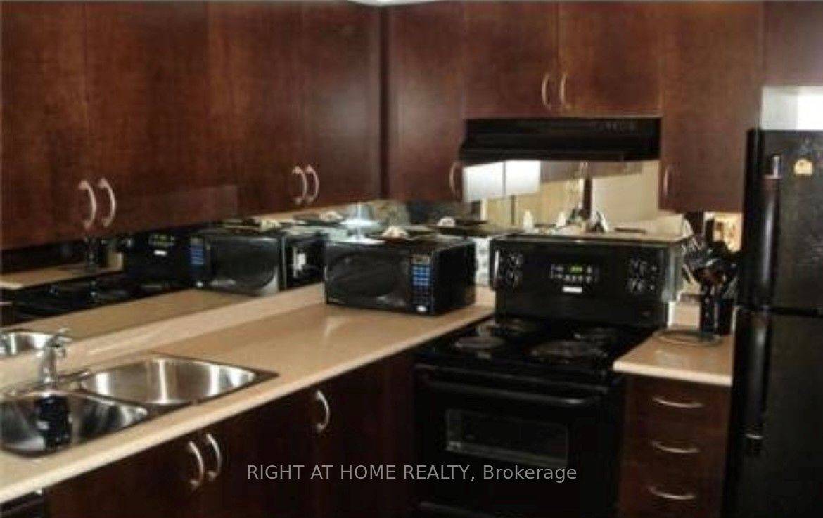 Mississauga, ON L5M 8E4,4975 southampton DR #323