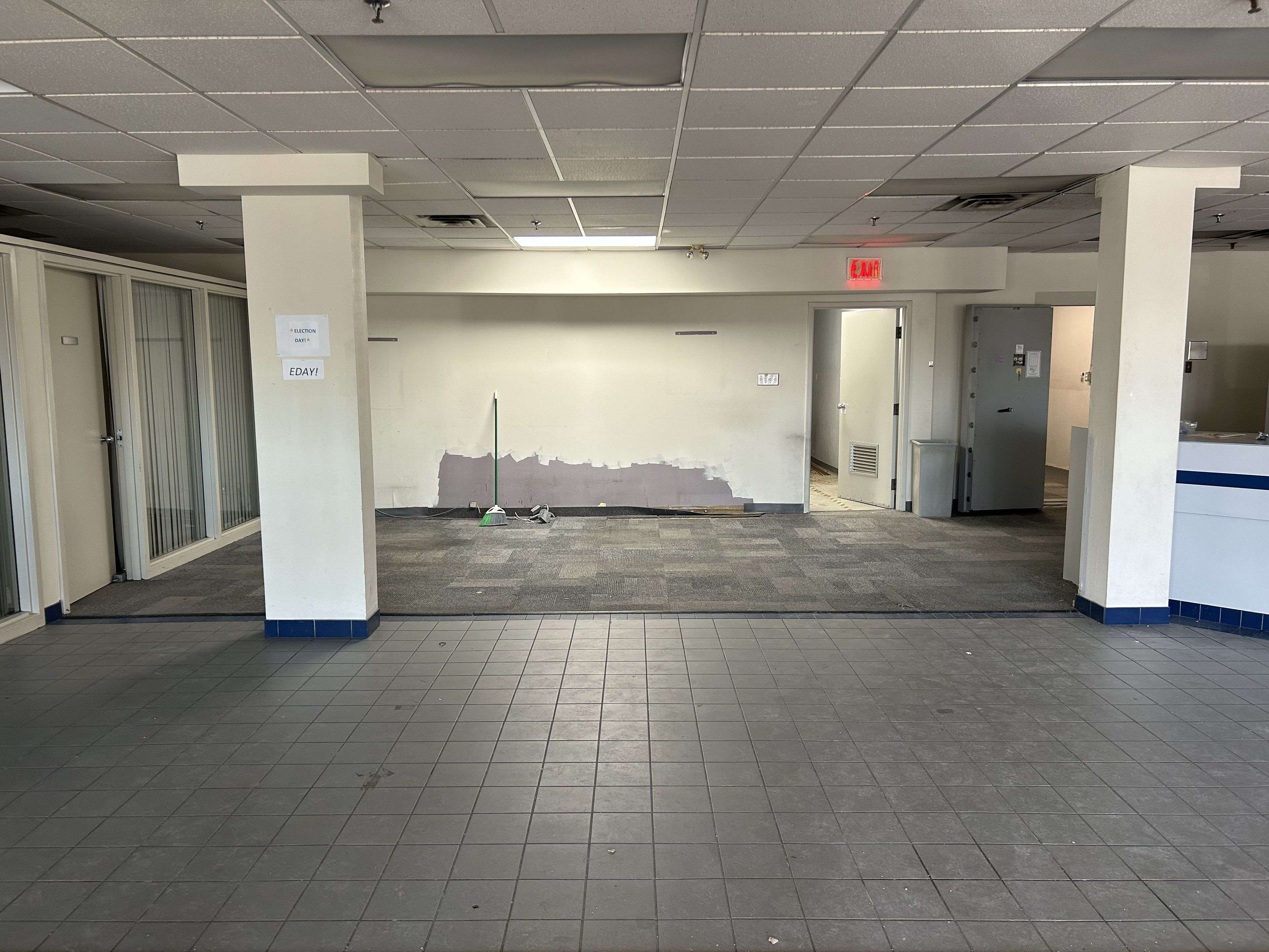 Toronto W10, ON M9W 3X8,2428 Islington AVE #102