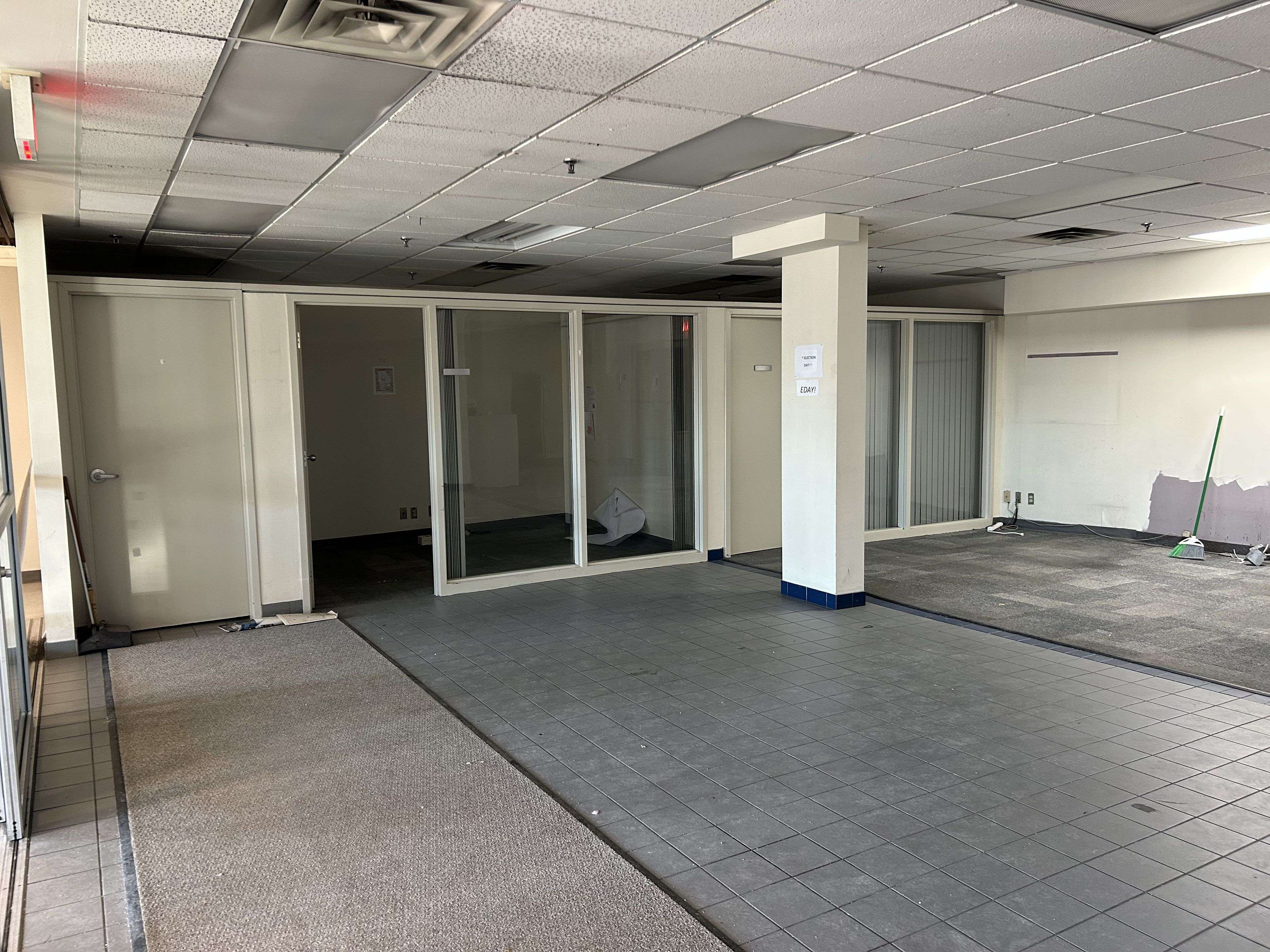 Toronto W10, ON M9W 3X8,2428 Islington AVE #102