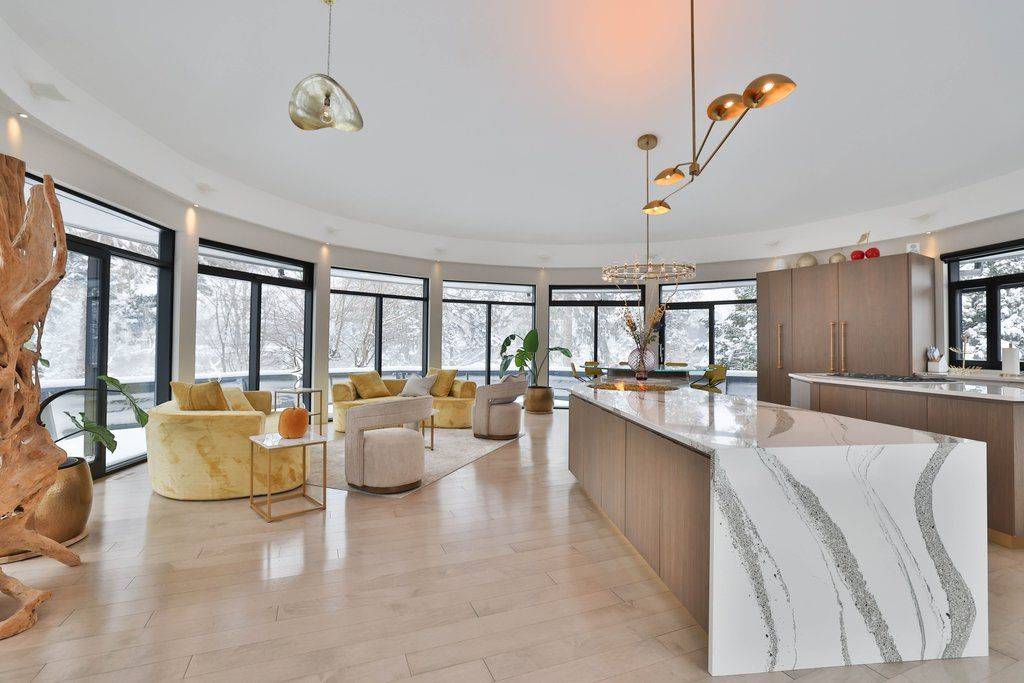 Mississauga, ON L5H 2L8,1352 Nocturne CT